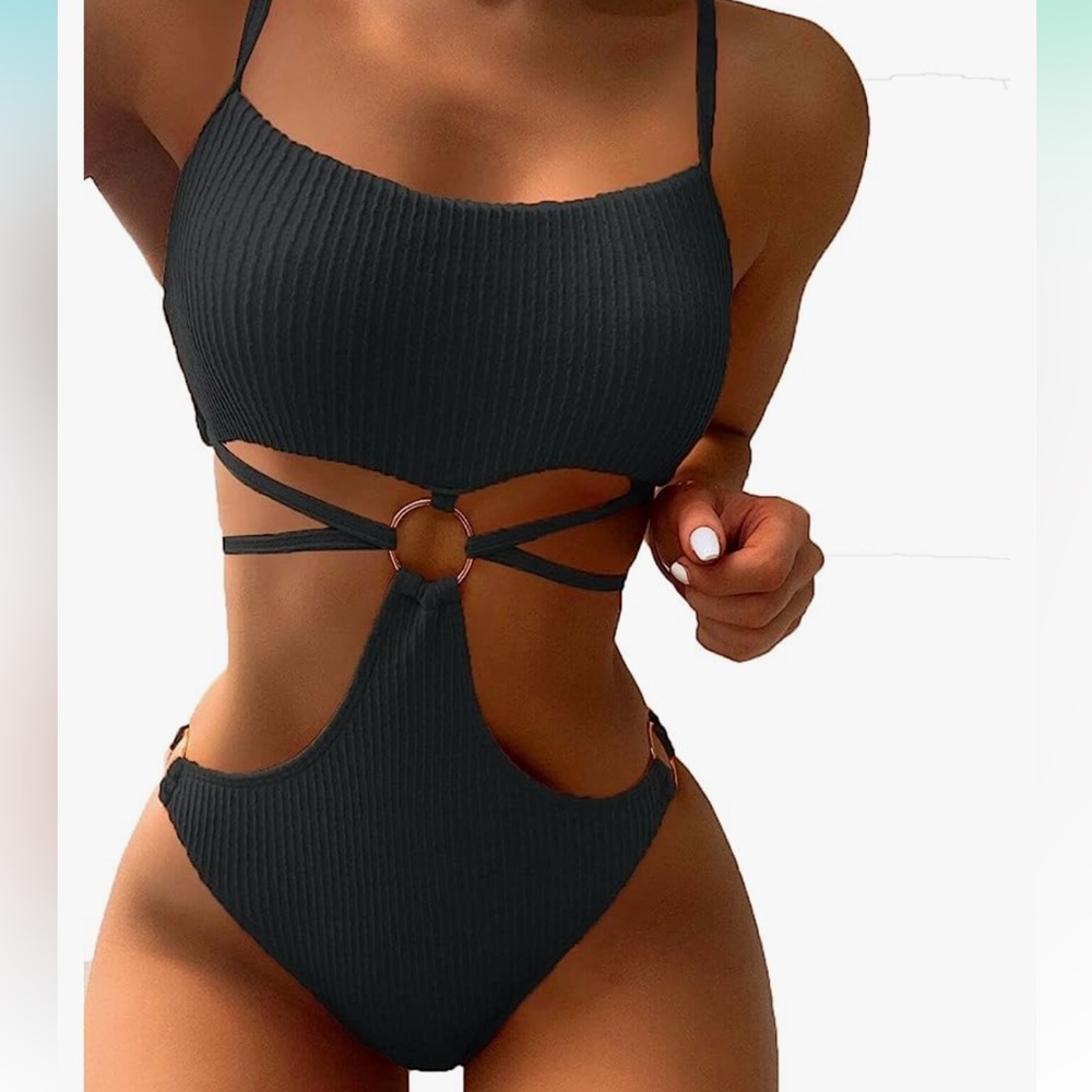 Flatter Me ring linked cut out one piece